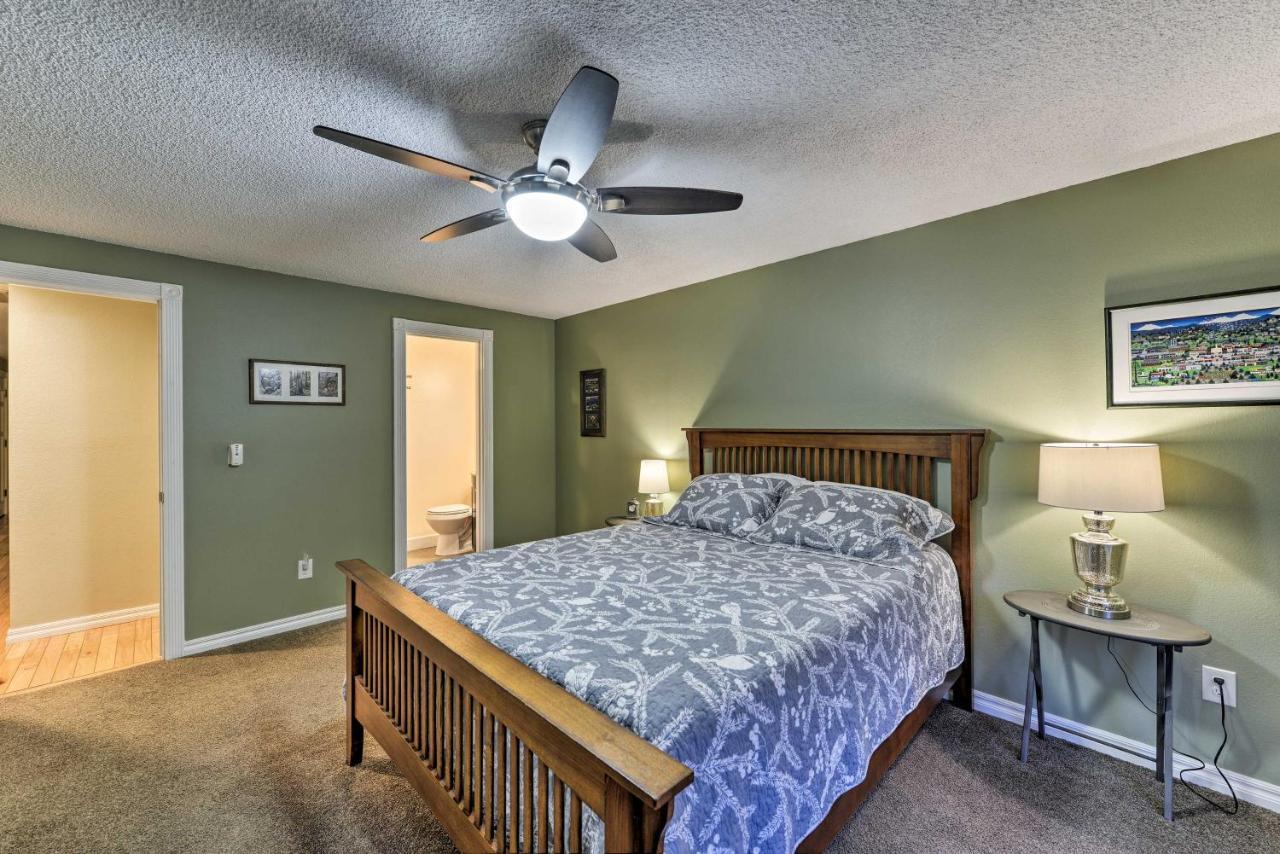 Central Medford Family Retreat With Large Yard! Exterior foto