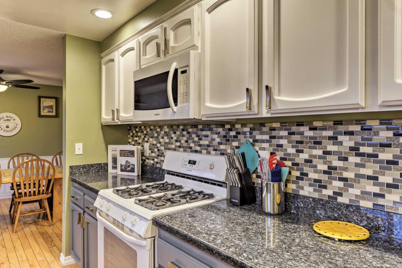 Central Medford Family Retreat With Large Yard! Exterior foto