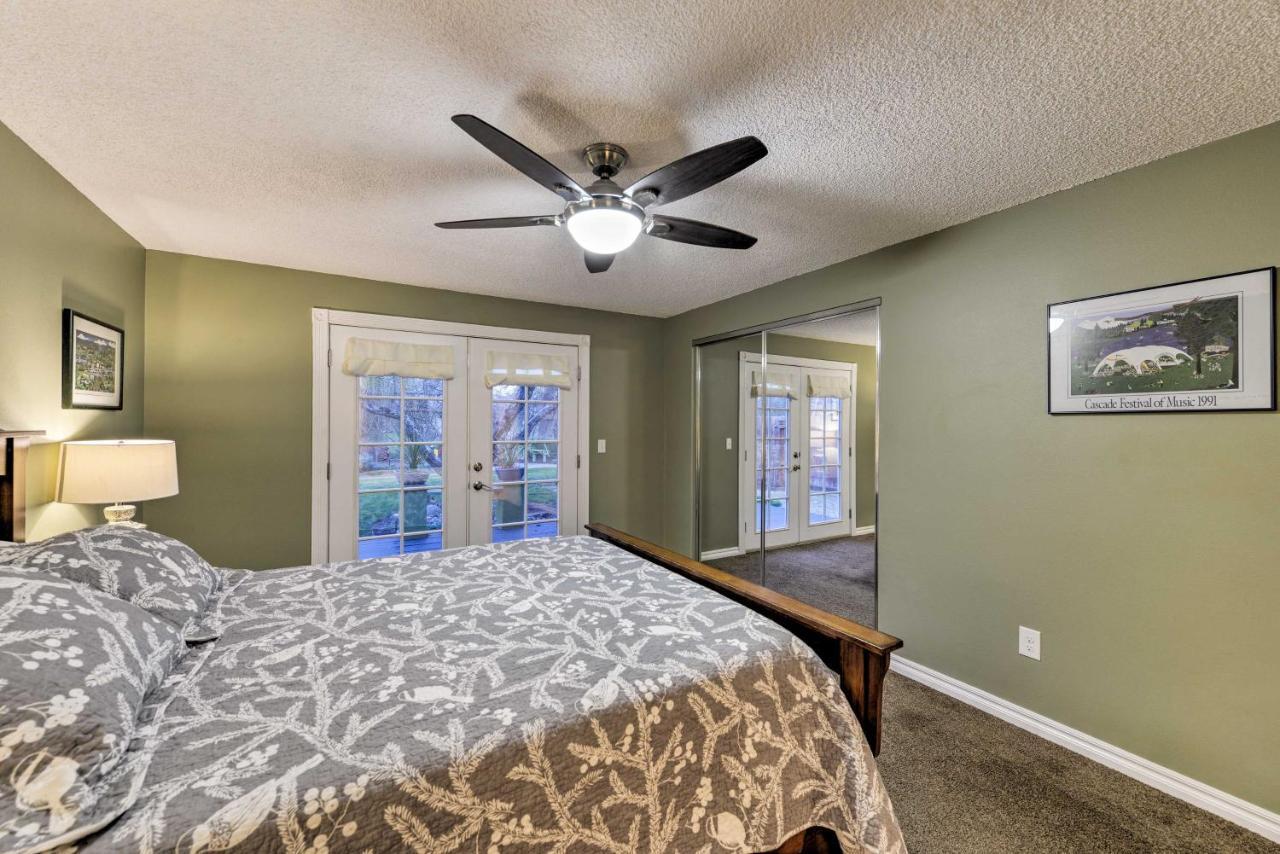 Central Medford Family Retreat With Large Yard! Exterior foto